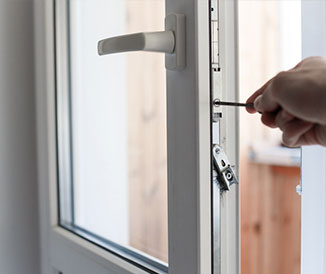 Fixing-Loose-Door-Knobs-or-Handles